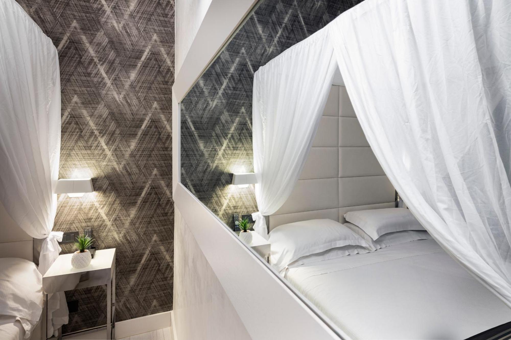 Hotel Lhp River &
