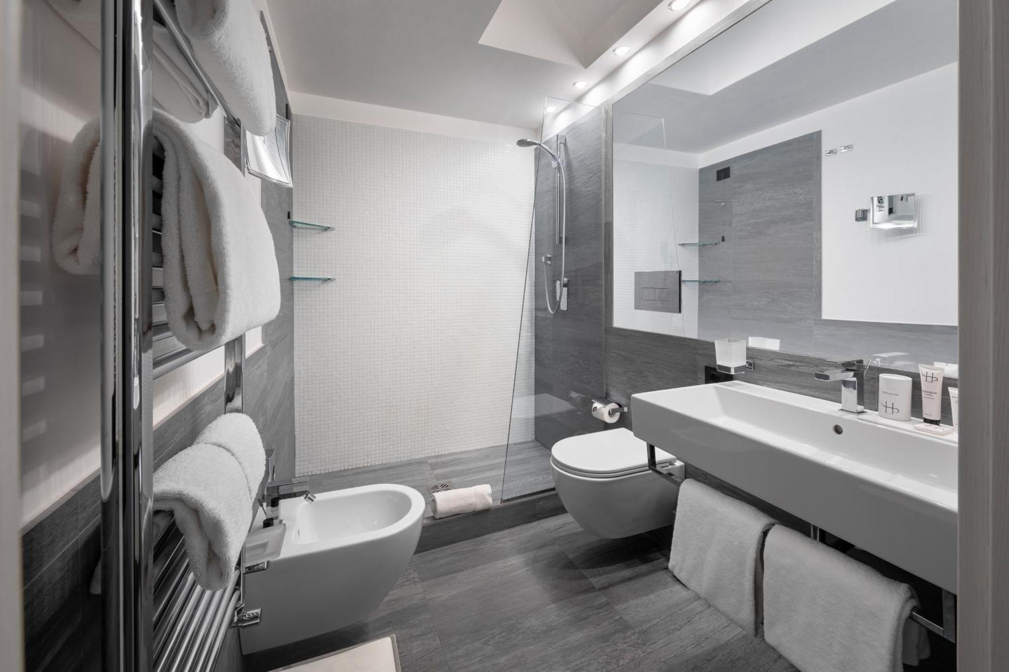 Hotel Lhp River & 5*