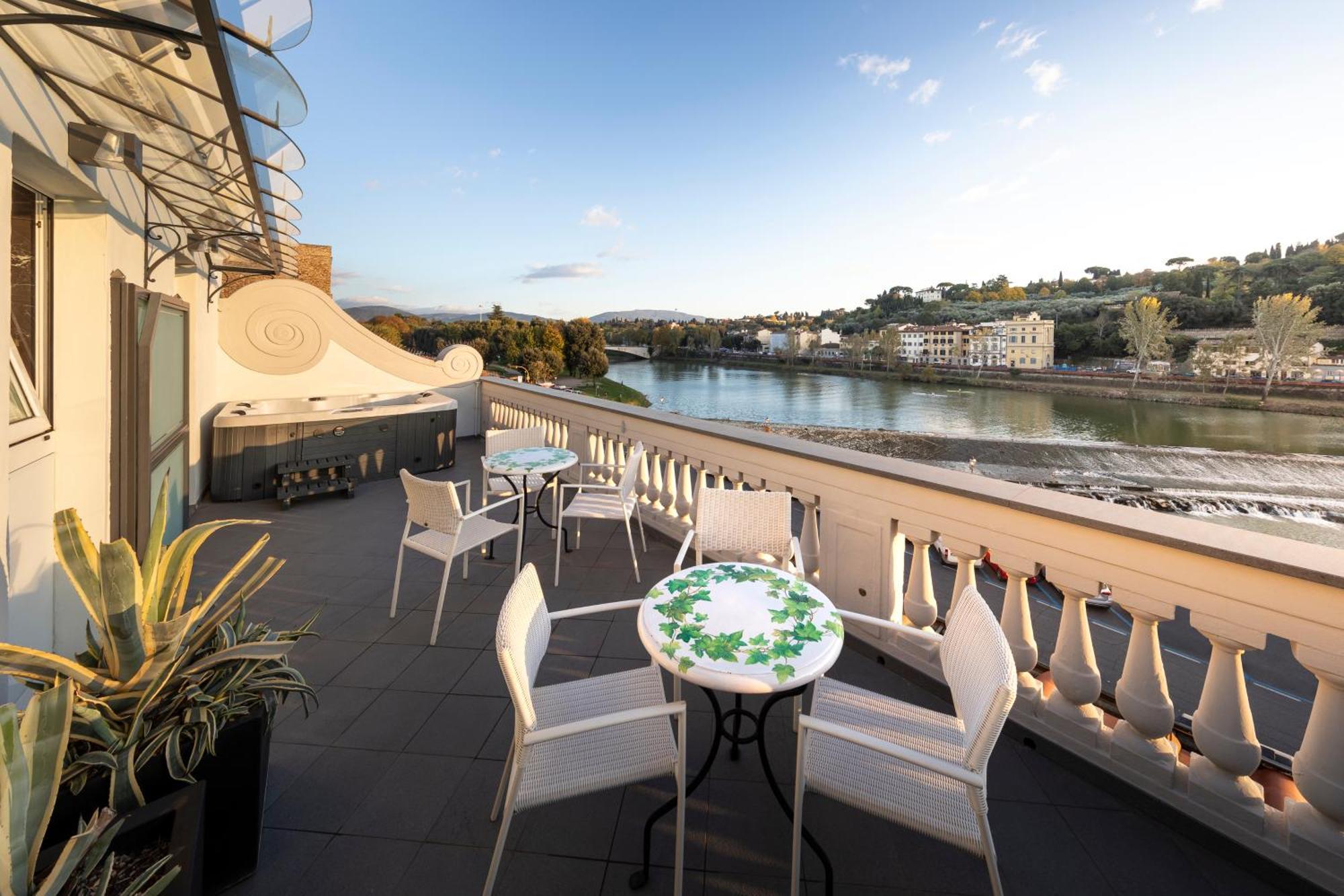 Hotel Lhp River & 5*