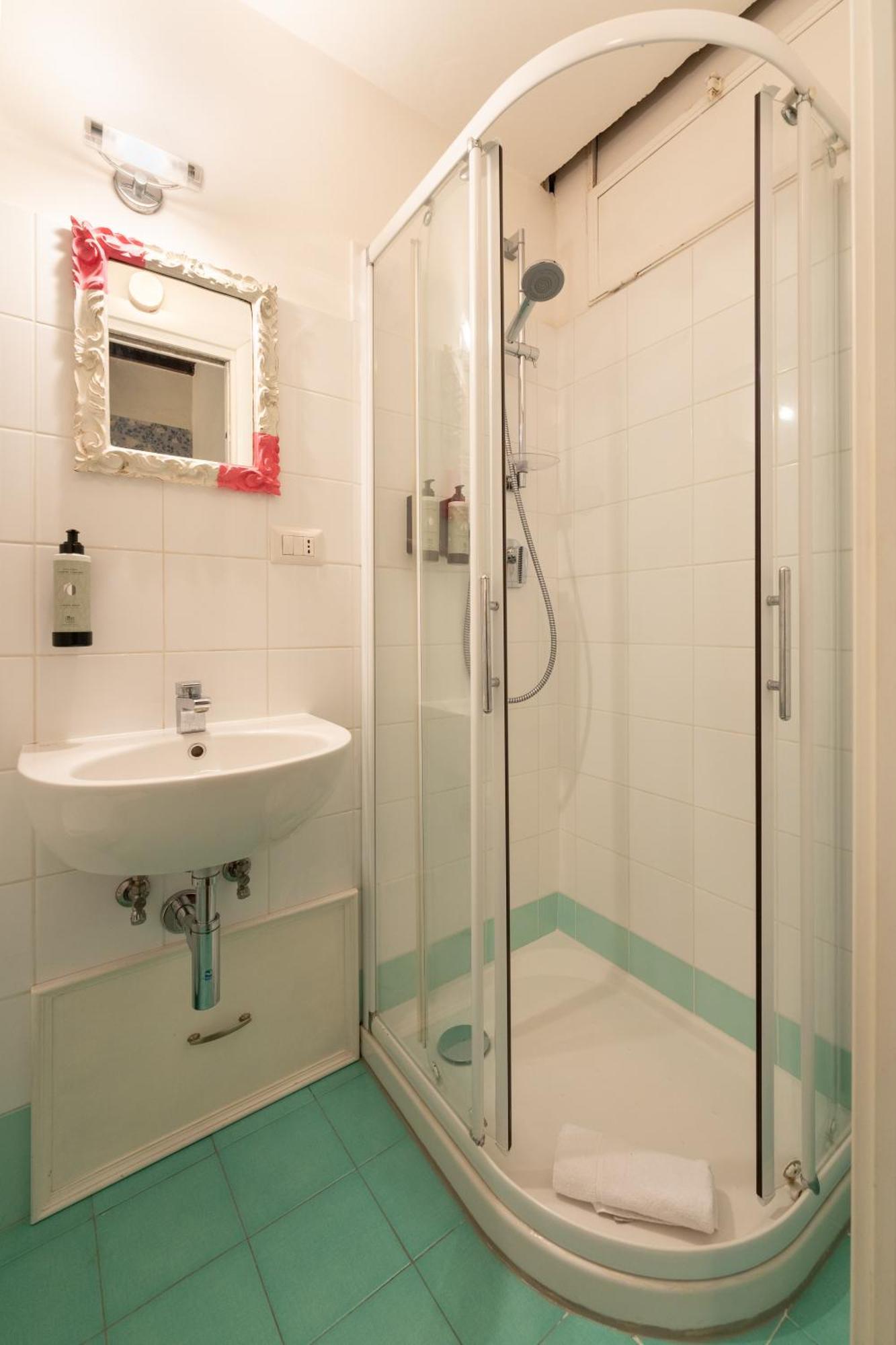 Via Benedetta, 13 - Charming - Florentine Gem Steps From Station - Prime Spot! Appartamento Firenze