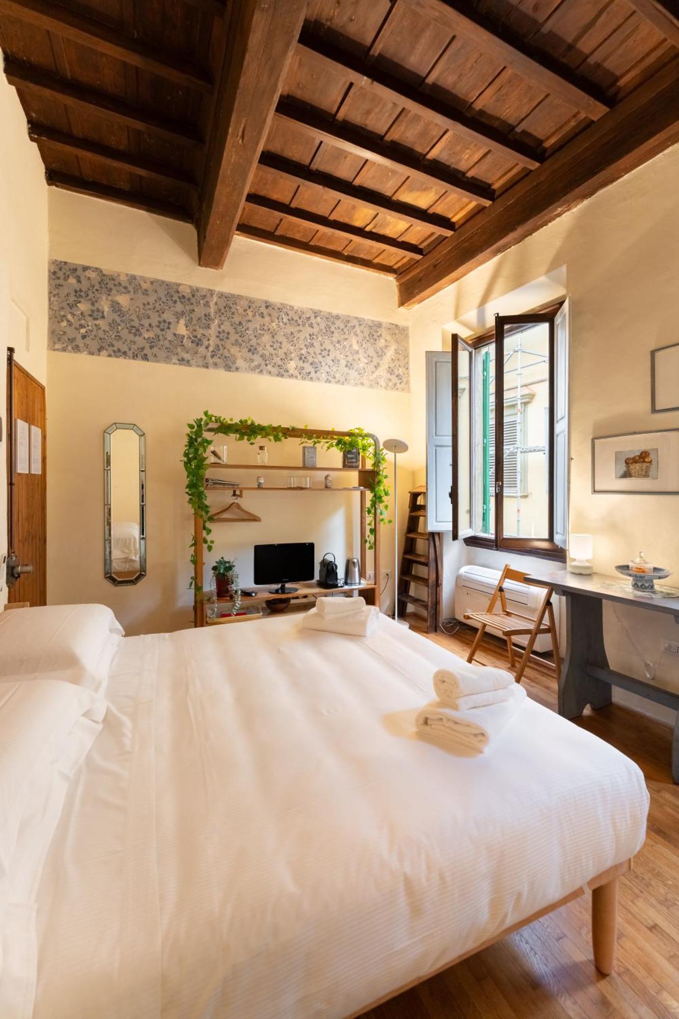 Via Benedetta, 13 - Charming - Florentine Gem Steps From Station - Prime Spot! Appartamento *