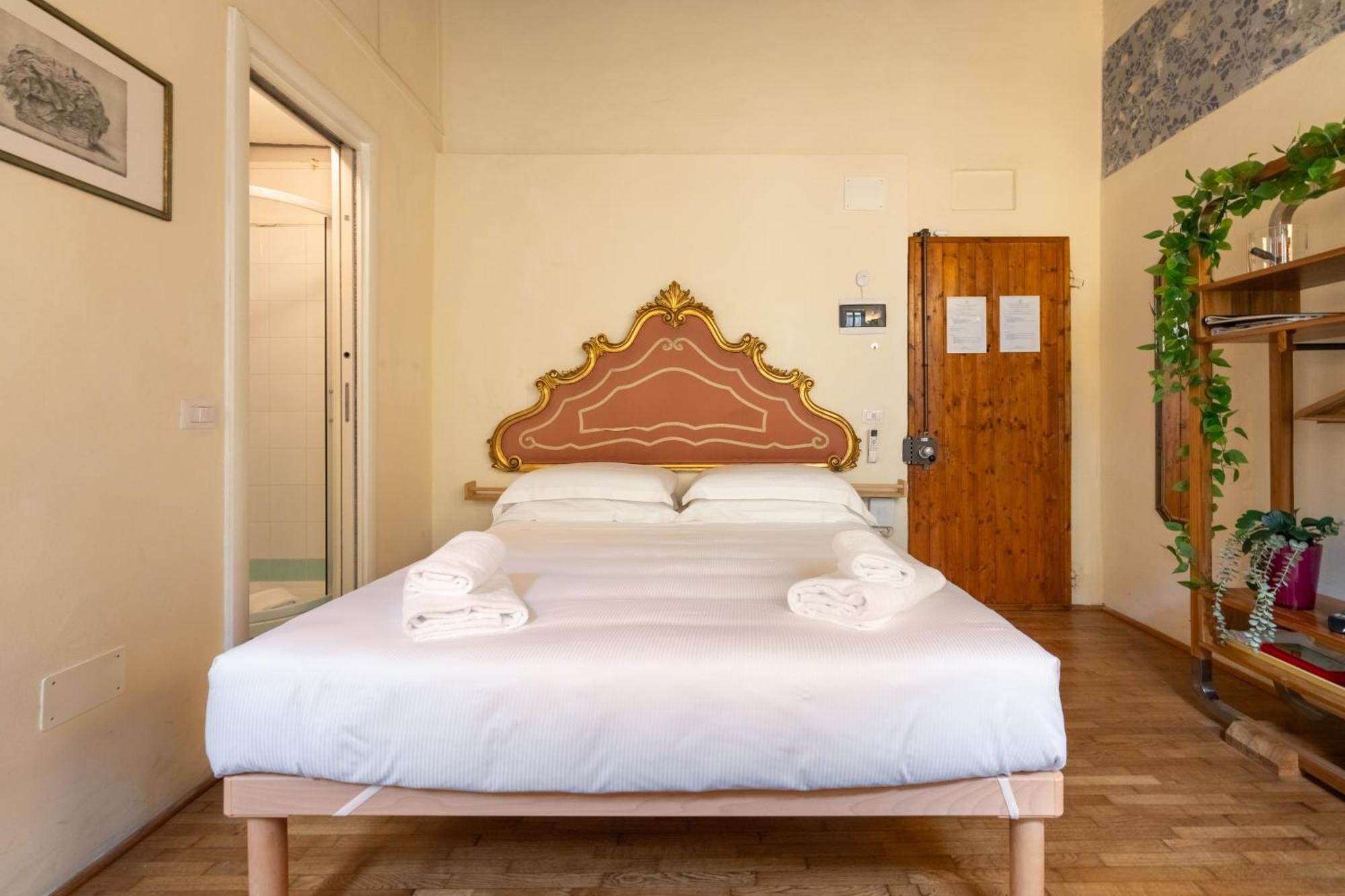 Via Benedetta, 13 - Charming - Florentine Gem Steps From Station - Prime Spot! Appartamento *