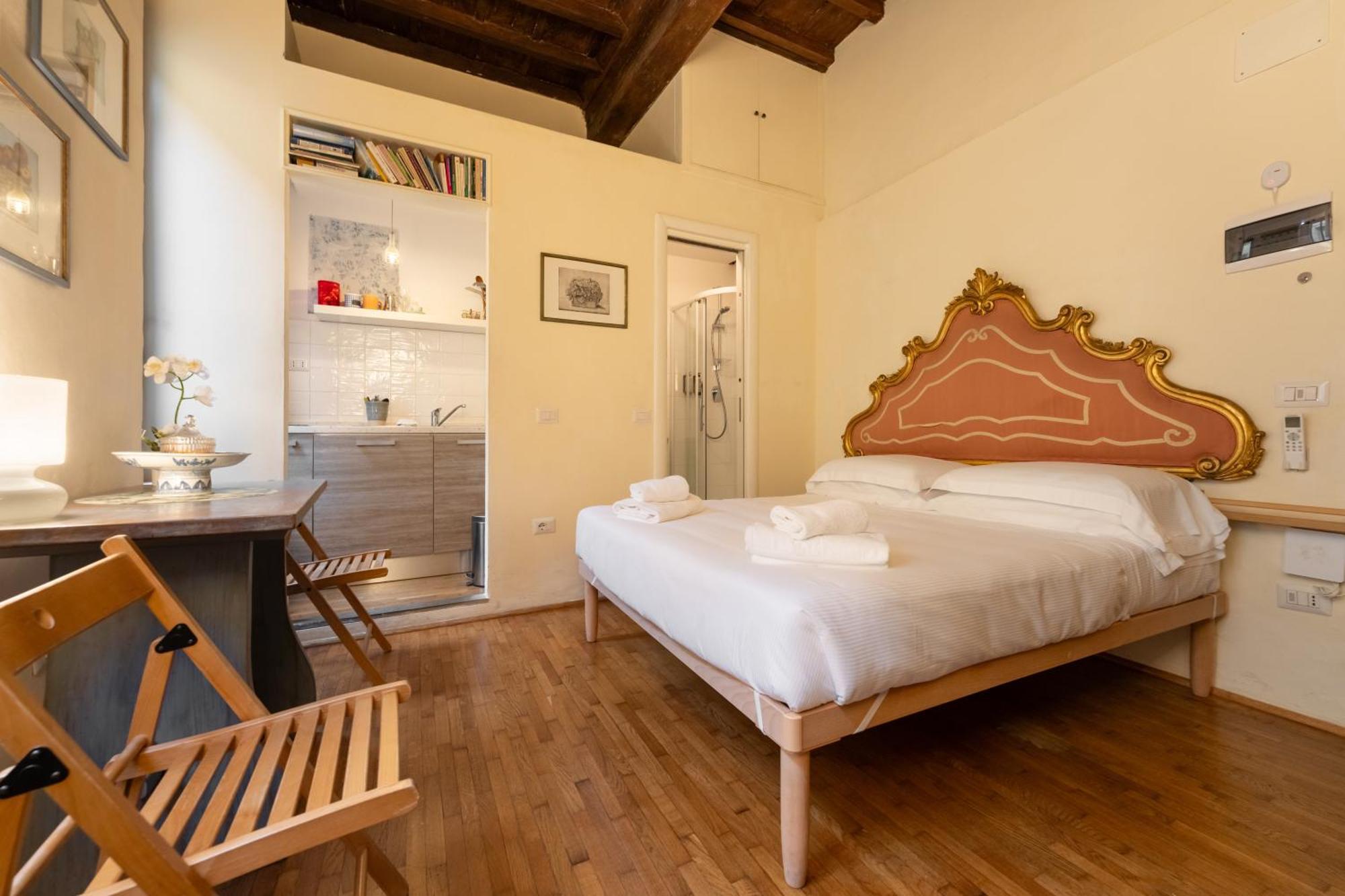 Appartamento Via Benedetta, 13 - Charming - Florentine Gem Steps From Station - Prime Spot!