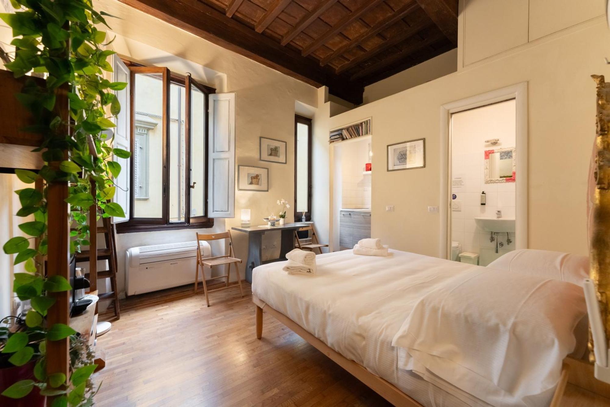 Via Benedetta, 13 - Charming - Florentine Gem Steps From Station - Prime Spot! Appartamento