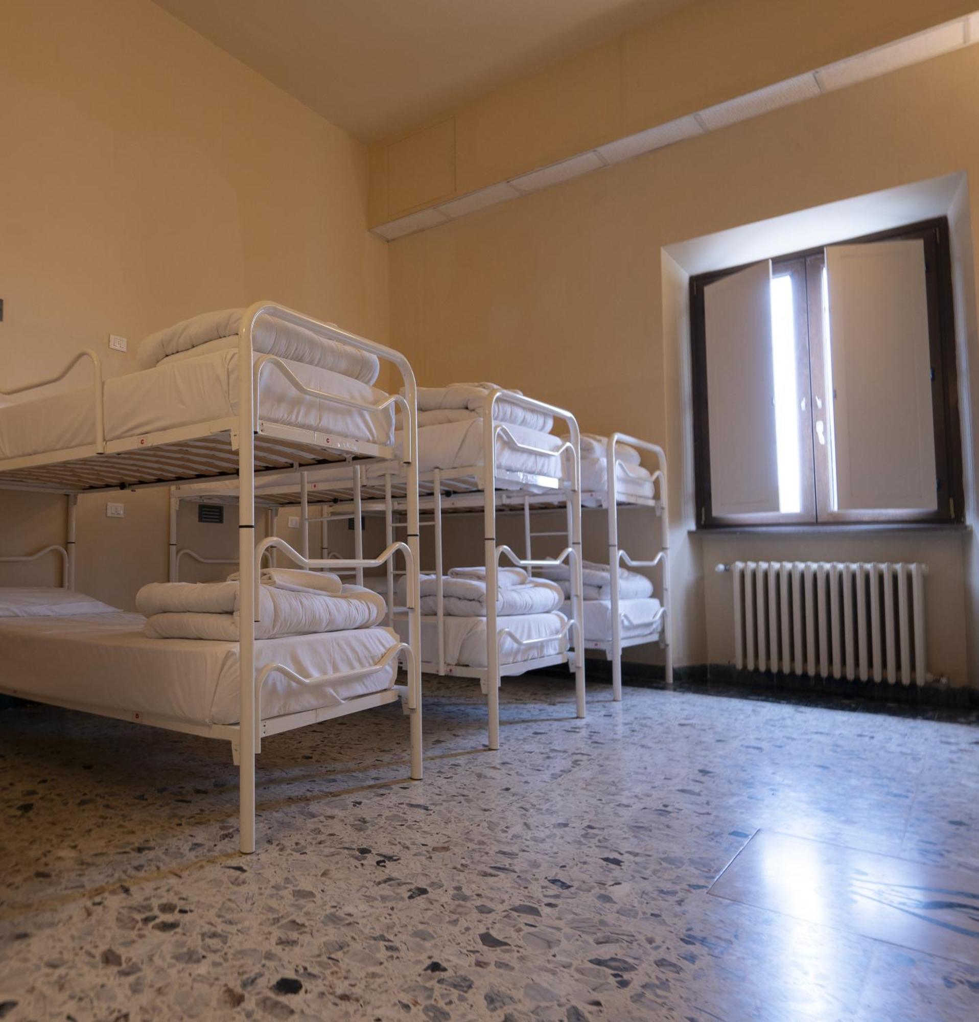 & 7 Albergue