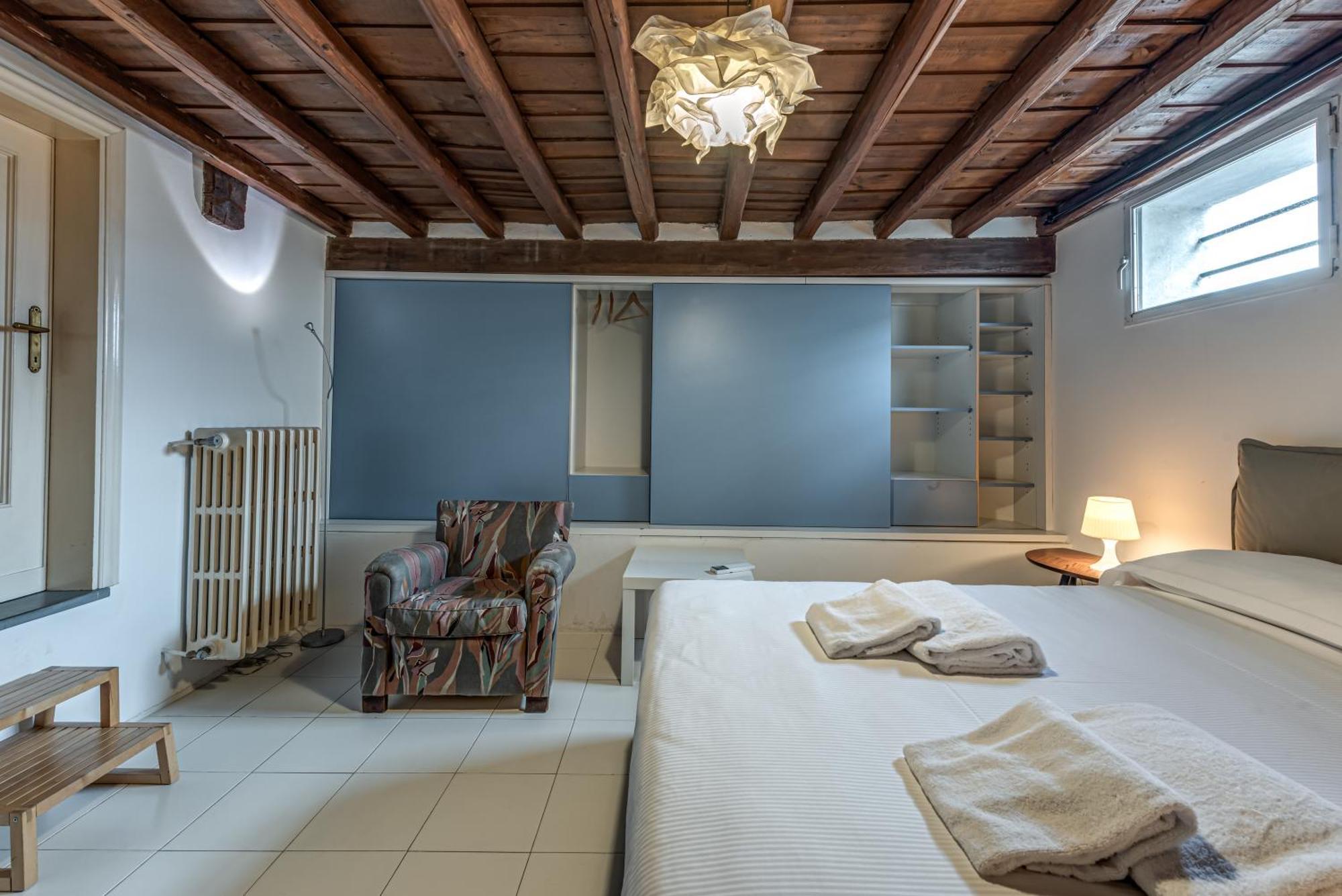 Calzaiuoli 10 - Boutique * Firenze