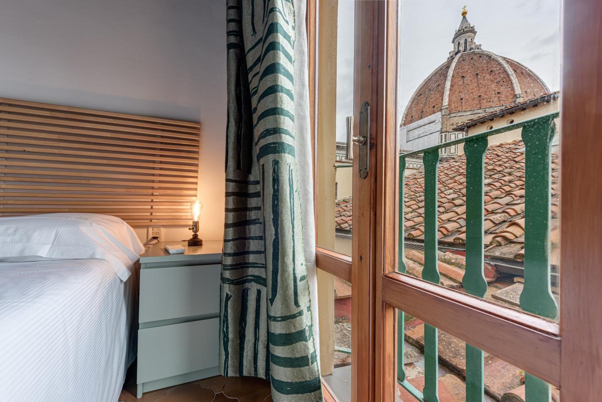 Calzaiuoli 10 - Boutique * Firenze