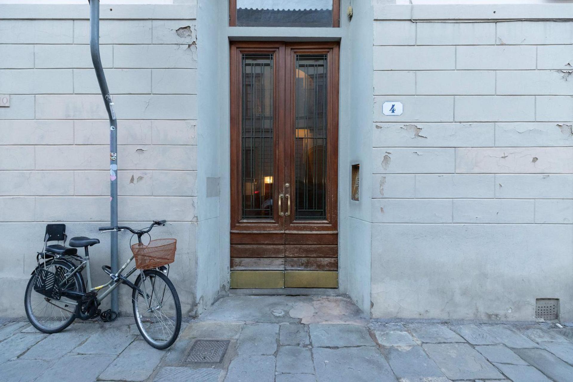 S.ambrogio Courtyard In Florence-hosted By Thinah Firenze