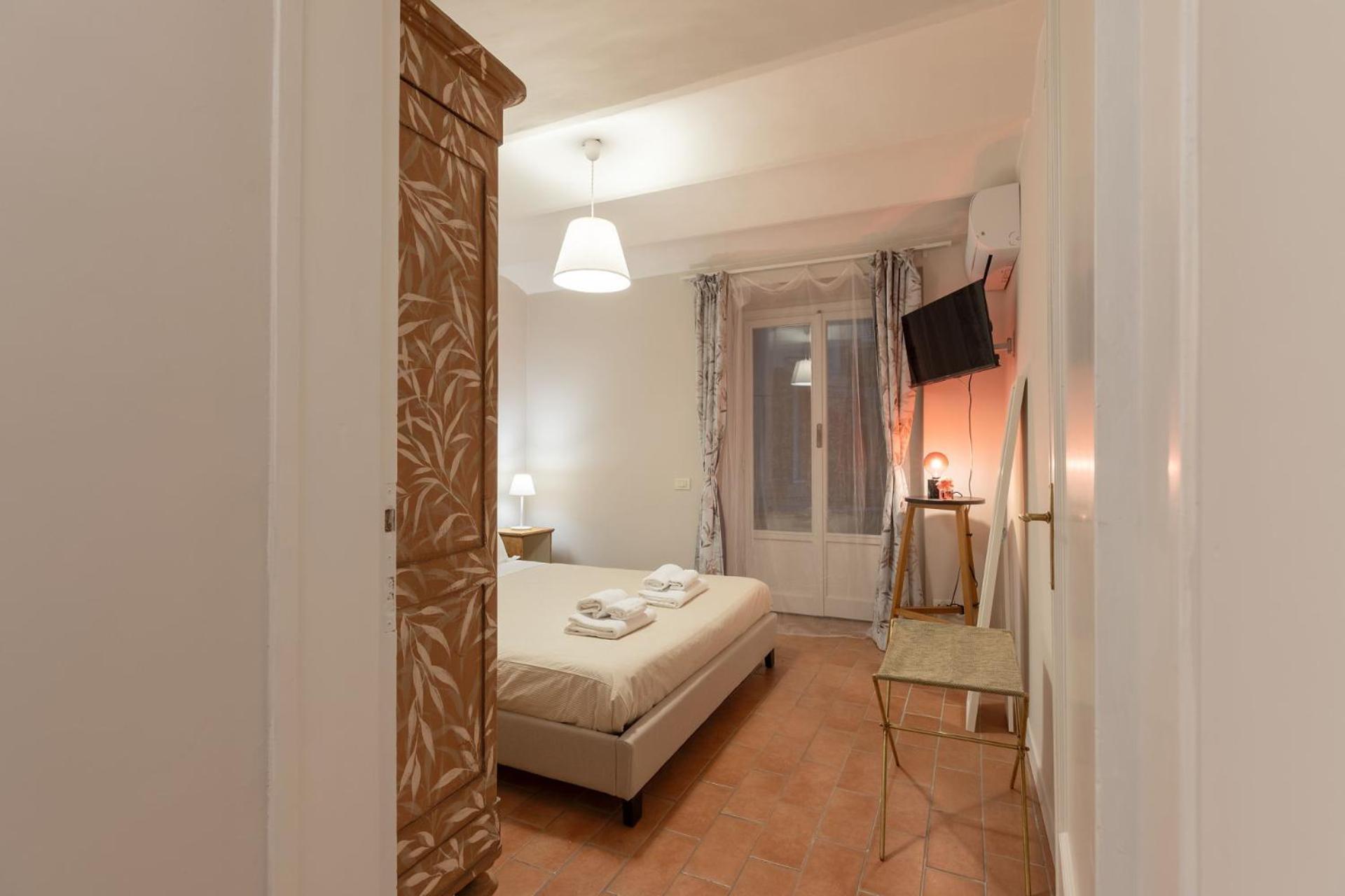 S.ambrogio Courtyard In Florence-hosted By Thinah *