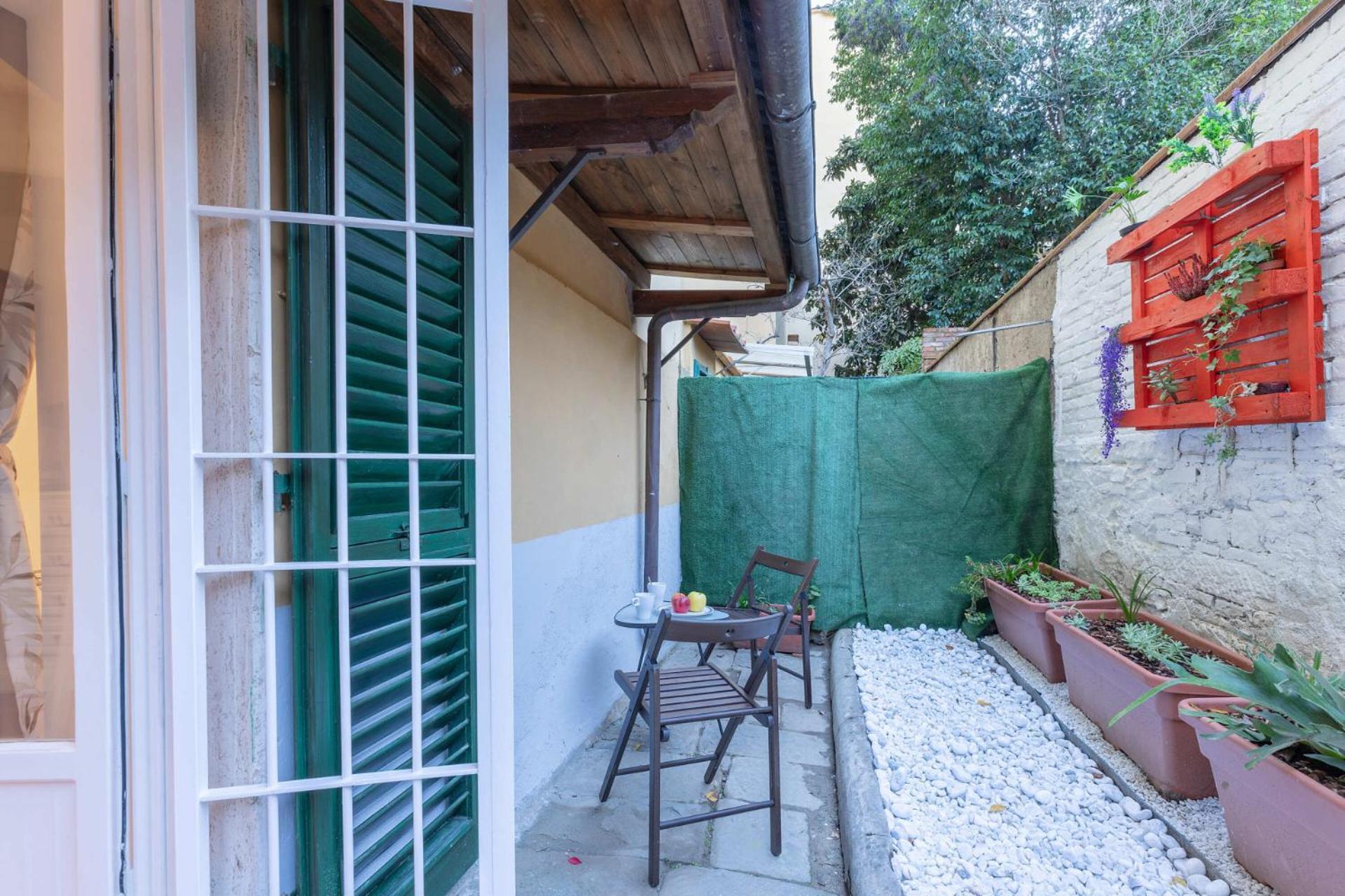 S.ambrogio Courtyard In Florence-hosted By Thinah *