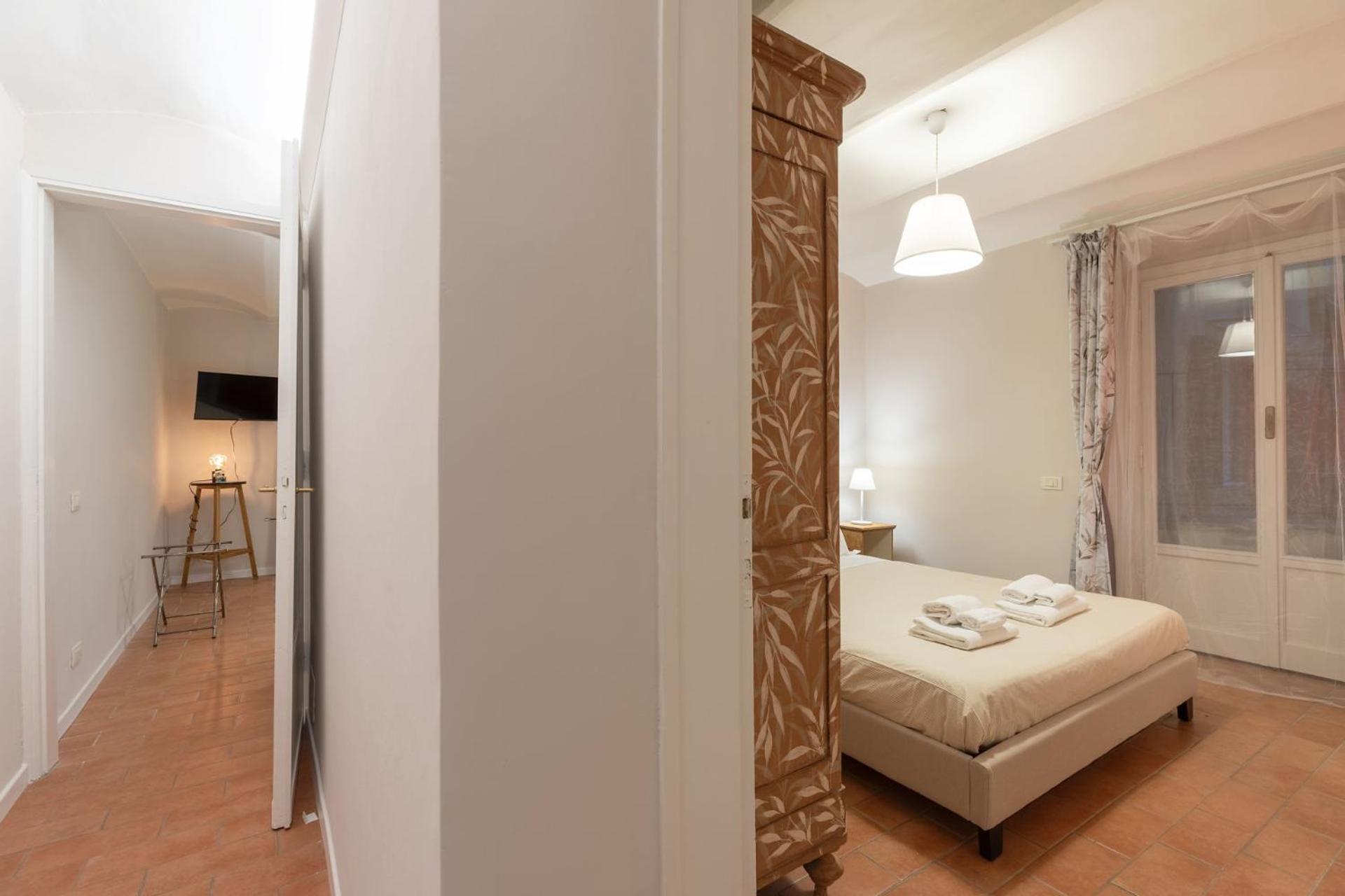 Appartamento S.ambrogio Courtyard In Florence-hosted By Thinah Firenze