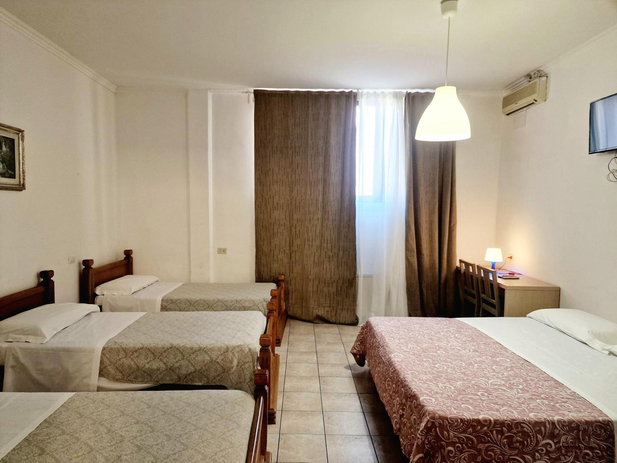 Hotel 2000 2*
