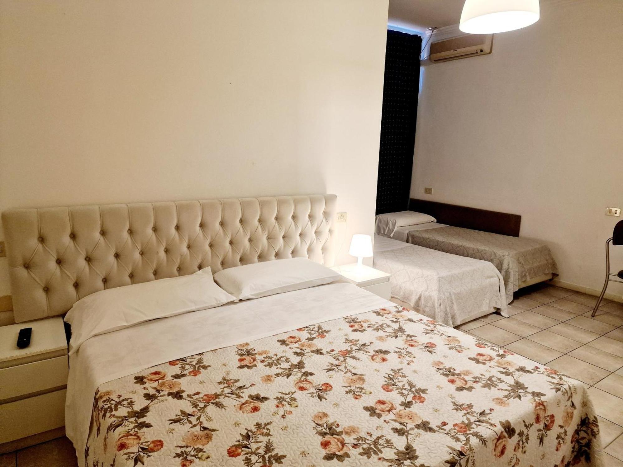 2000 Hotel 2*