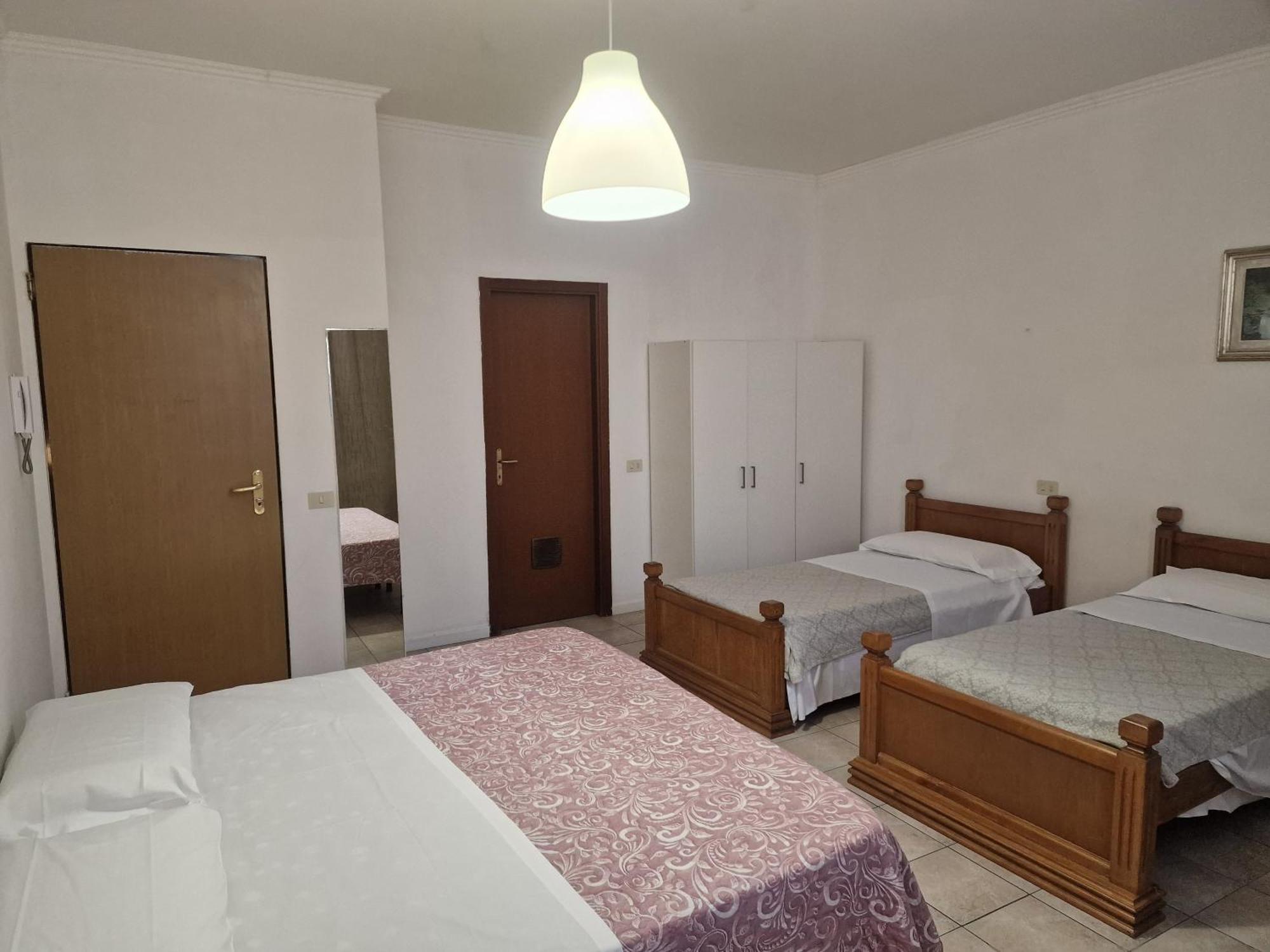 2000 Hotel 2*