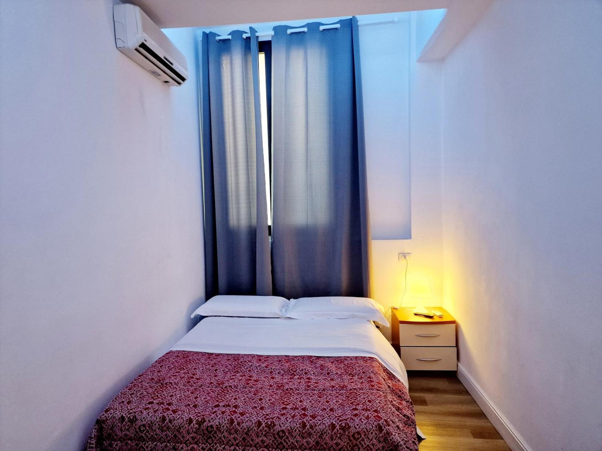Hotel 2000 2*