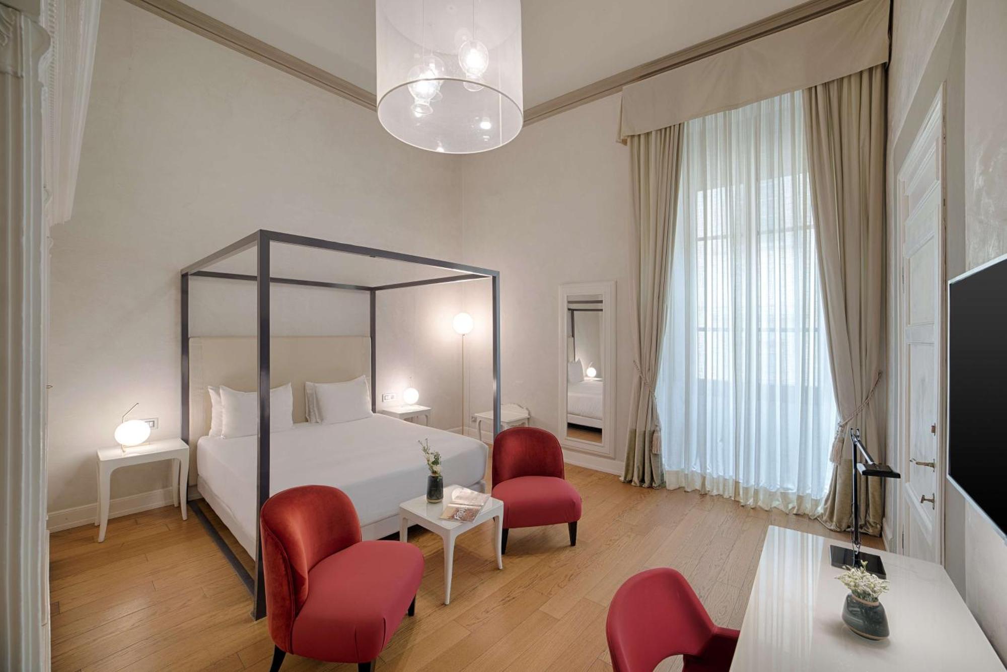 Hotel Nh Collection Porta Rossa 5*