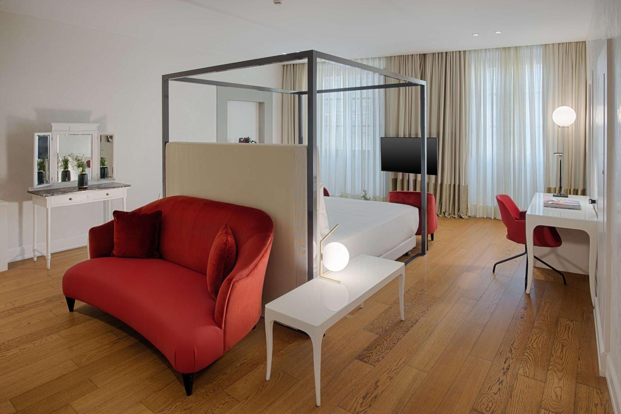 Hotel Nh Collection Porta Rossa 5*