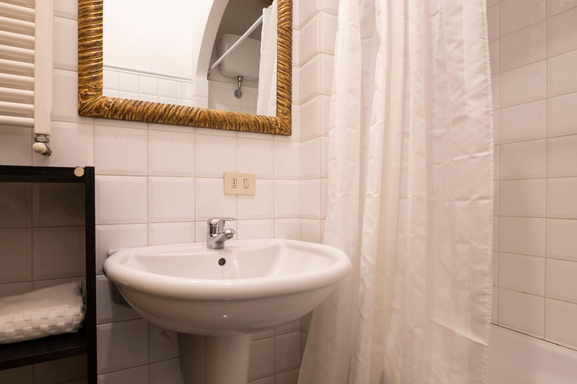 Caravaggio- Con Bagno Privato In Condiviso Oltrarno