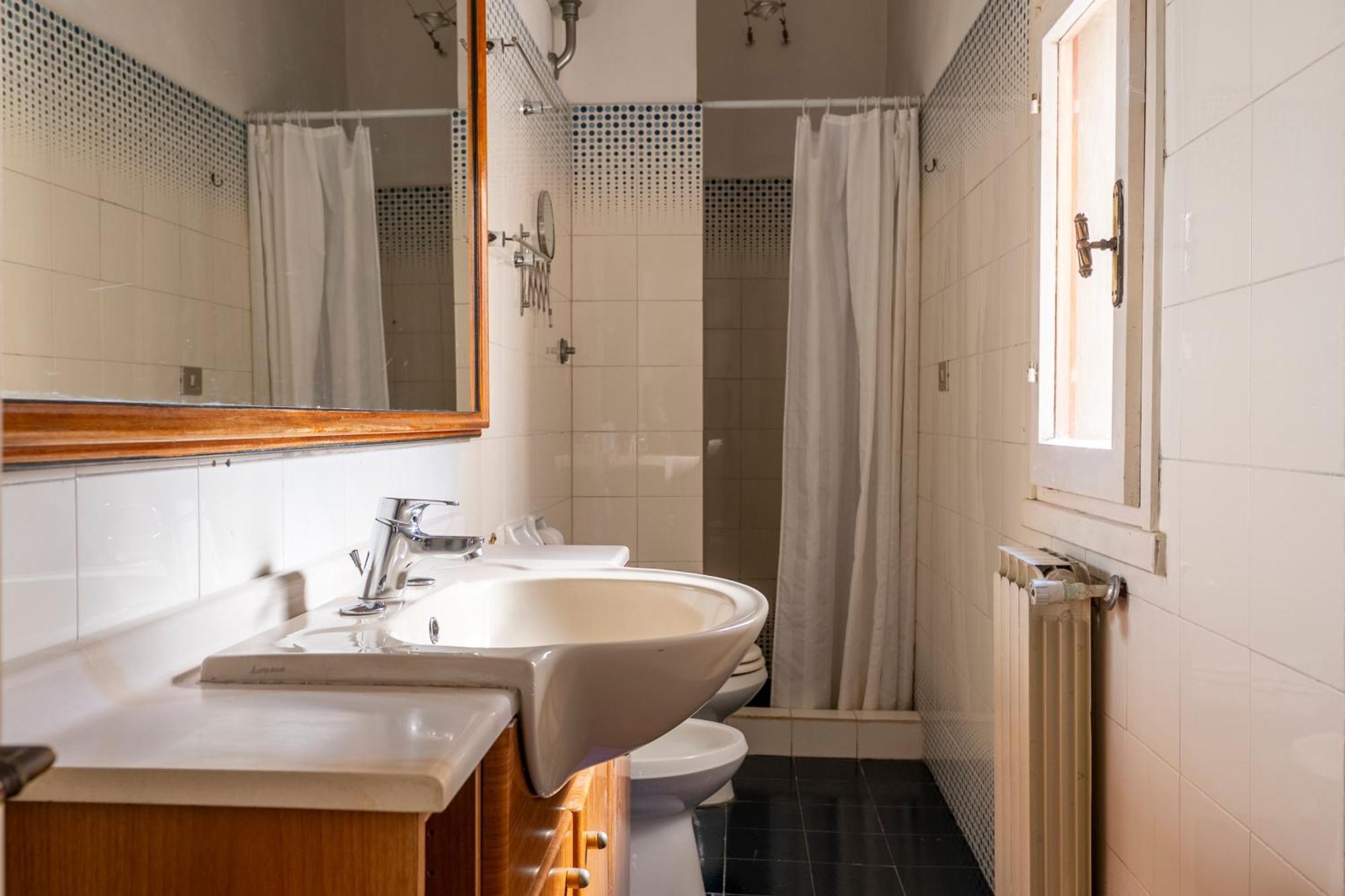 Guest house Caravaggio- Con Bagno Privato In Condiviso Oltrarno