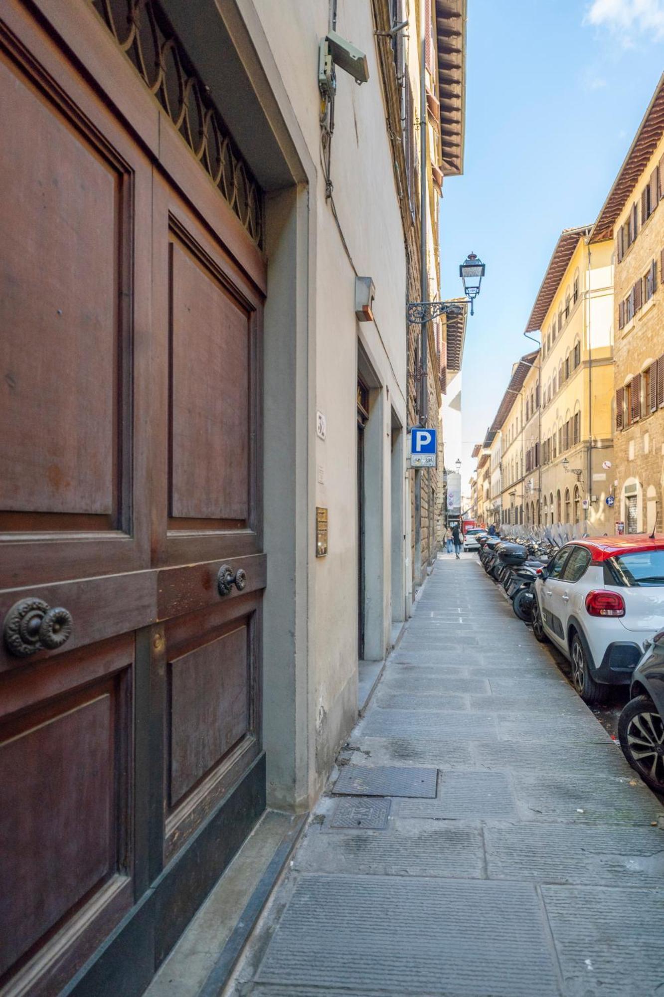 Caravaggio- Con Bagno Privato In Condiviso Oltrarno *