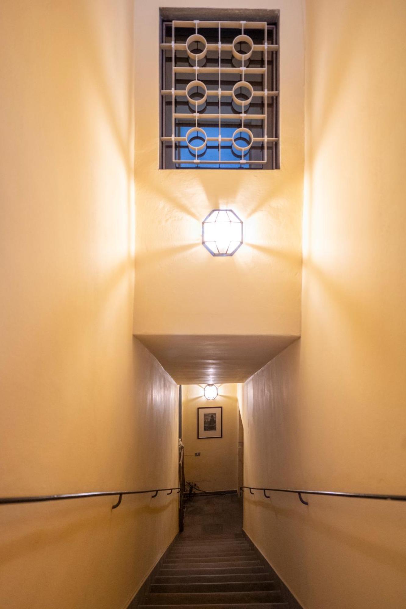 Guest house Caravaggio- Con Bagno Privato In Condiviso Oltrarno *
