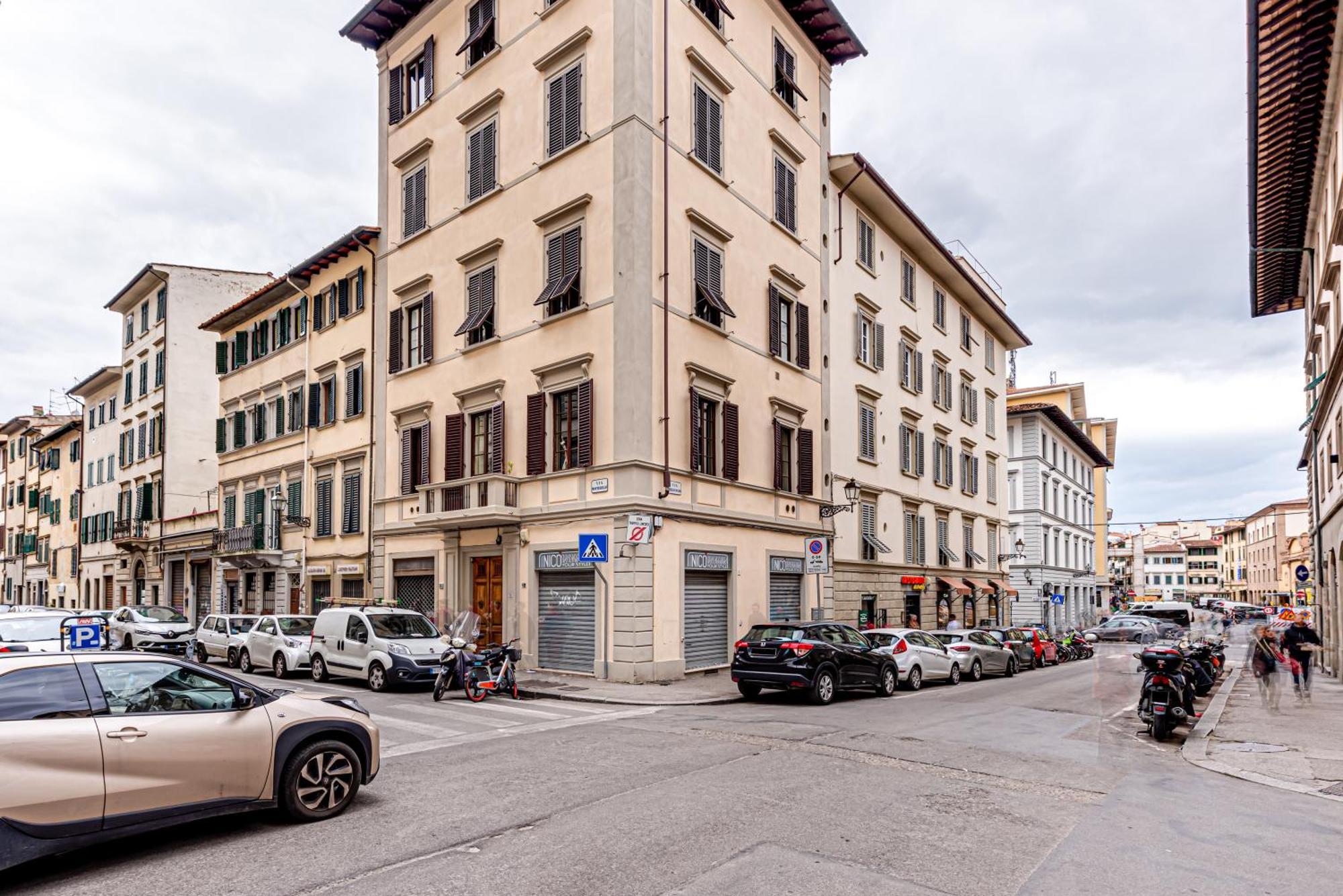 Romantica Residenza Sull'arno Apartamento *