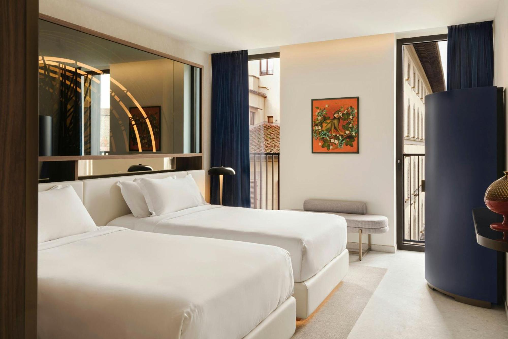 Hotel W *