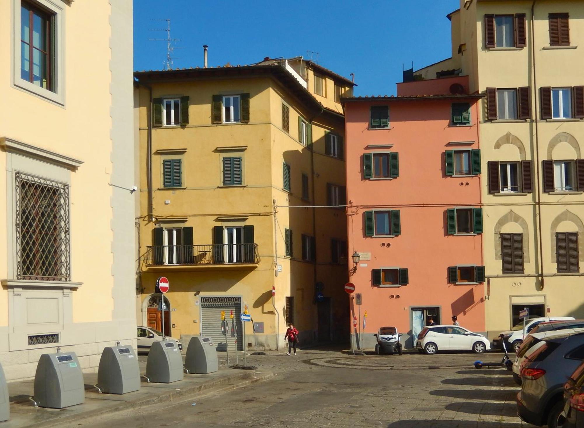 3 Master Bedrooms With Balcony On The River With Views Firenze