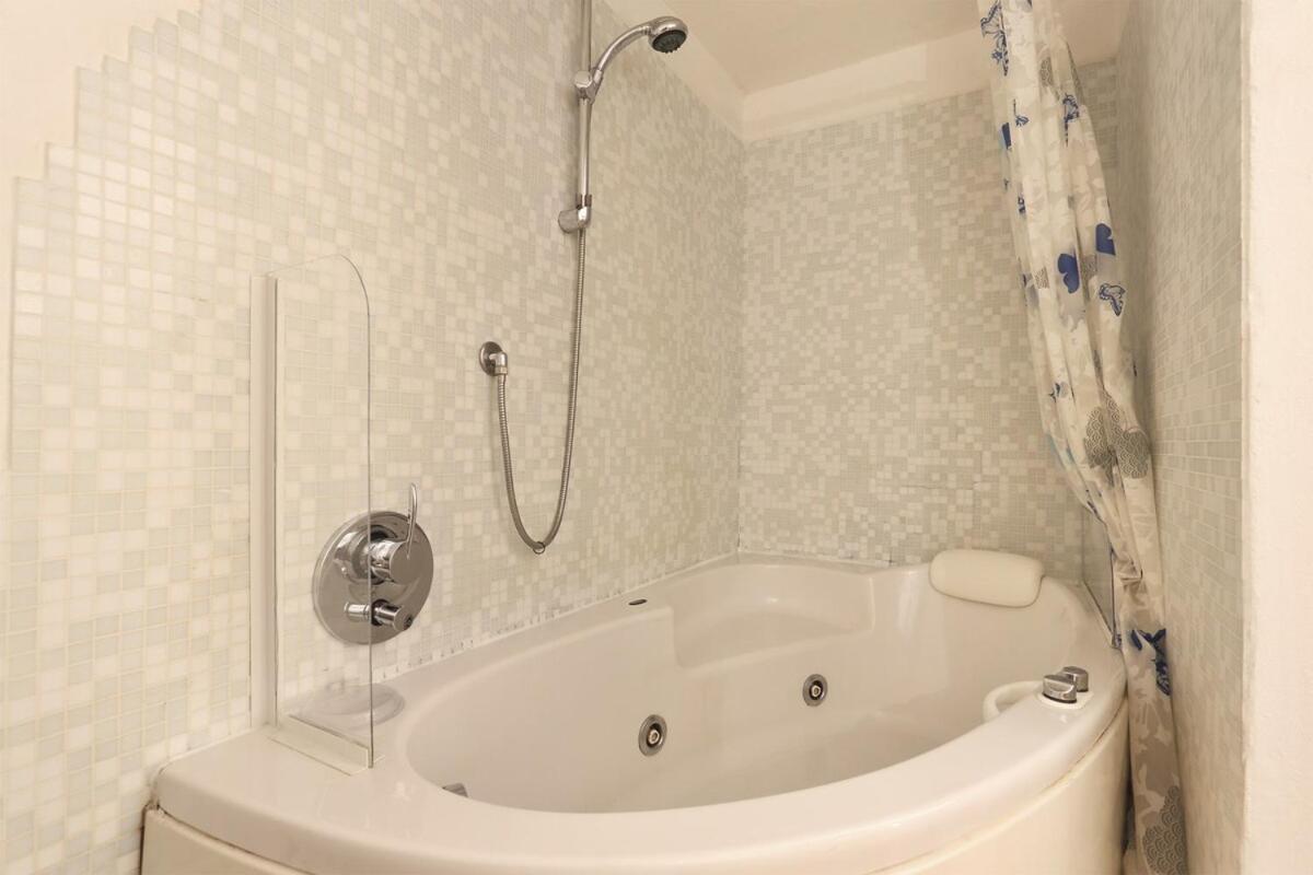 Appartamento Historic Loft In The Heart Of
