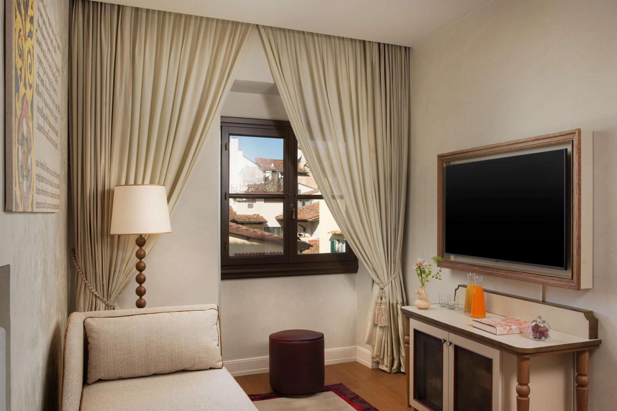 Nh Collection Porta Rossa Hotel 5*