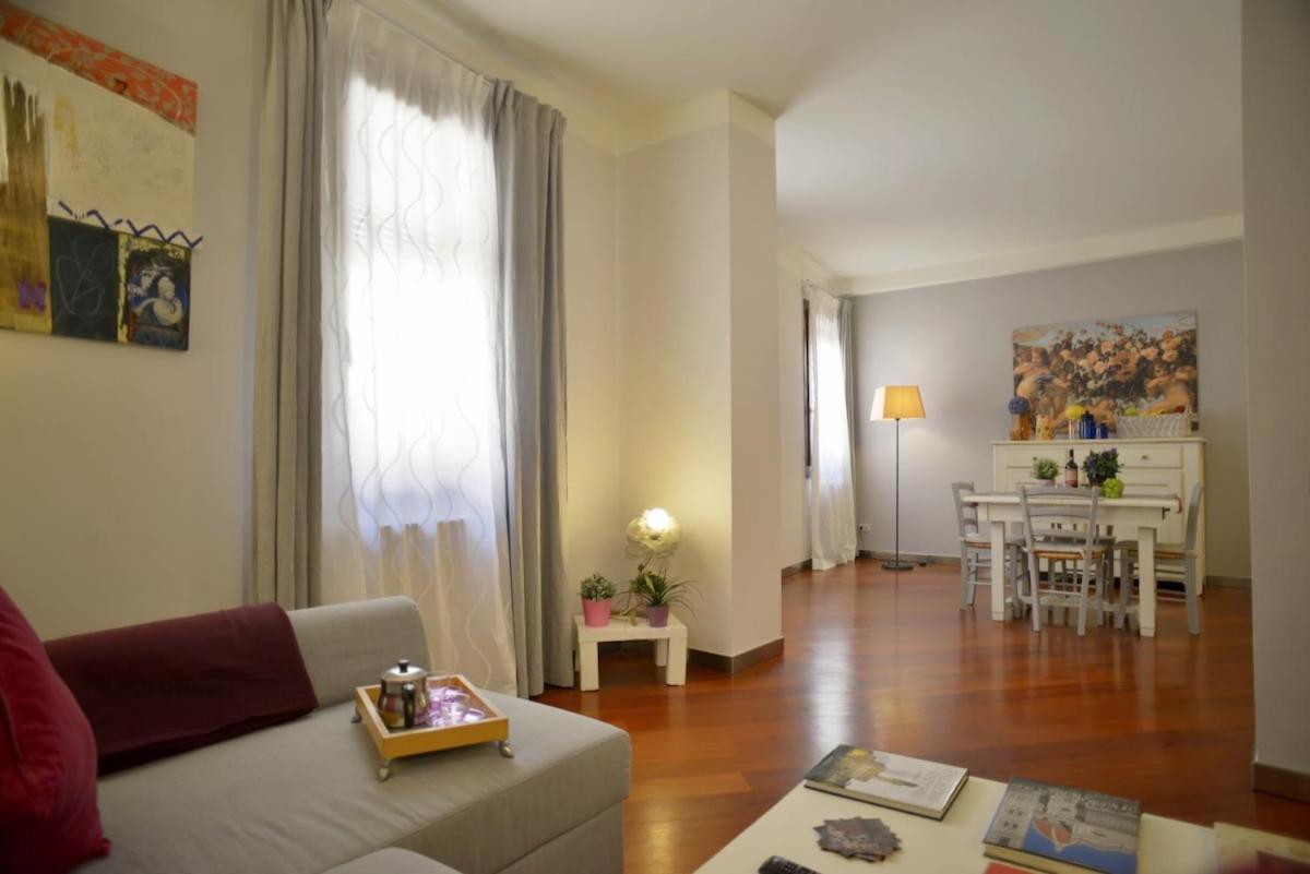 Super In Santa Croce District Apartment