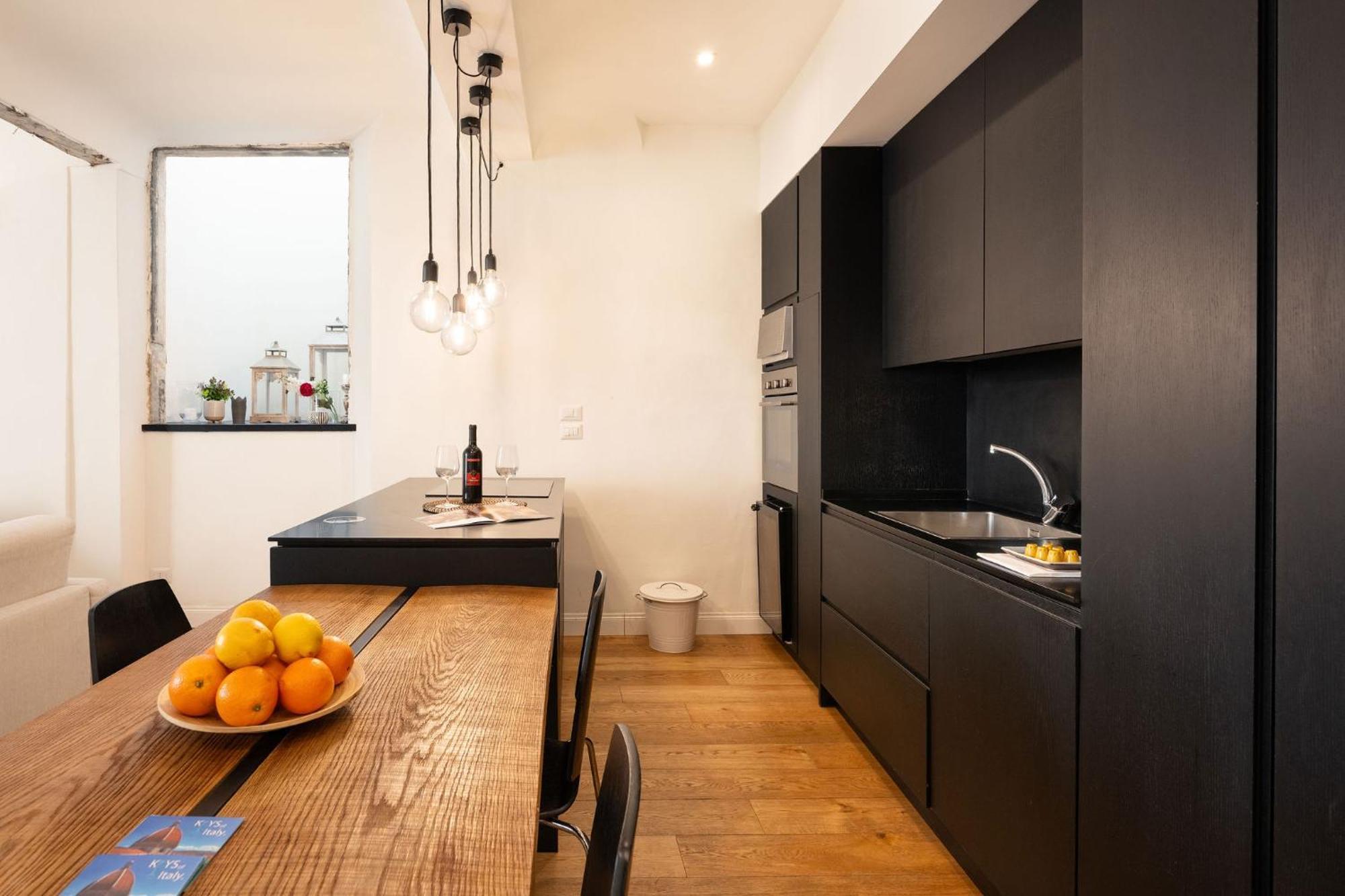 Ta - One Bedroom Luxury In The Fashion District Apartment
