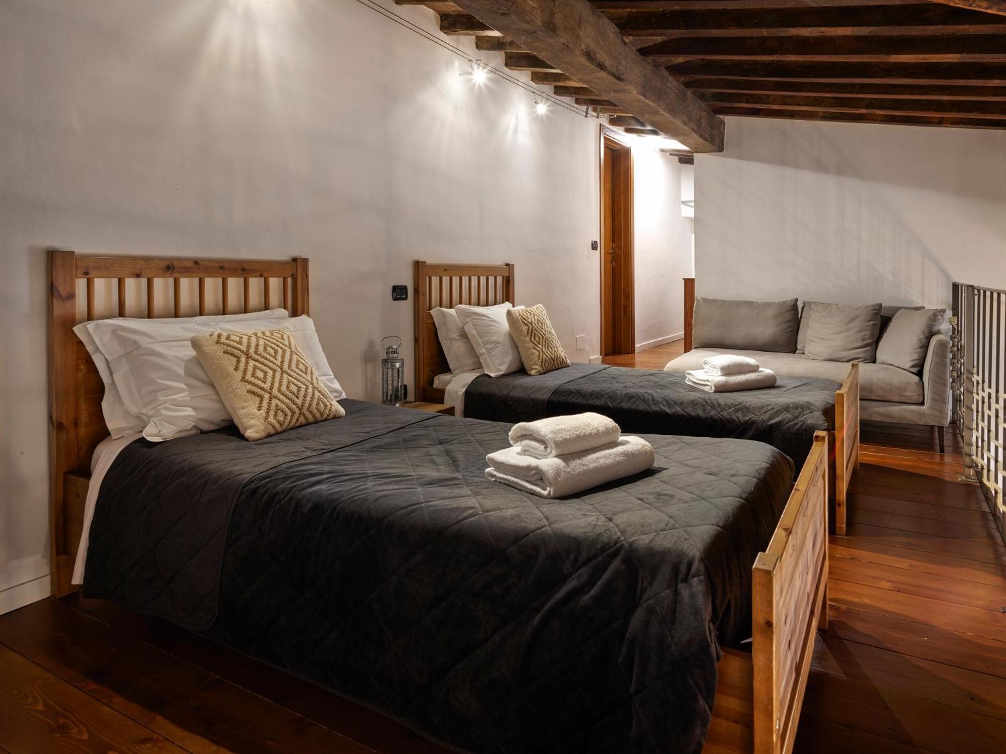 One Of A Kind Near The Duomo W/balcony Palace Apartamento *