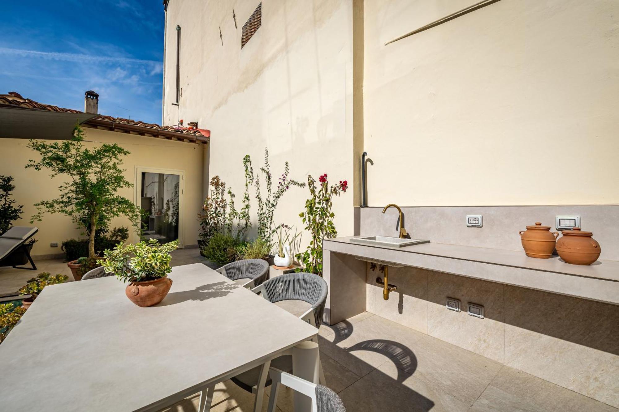 Aparthotel Dimora Collection - Le Corti - Boutique Luxury In A Restored 13th Century Convent, With Sauna And Gym (adults Only) Florence