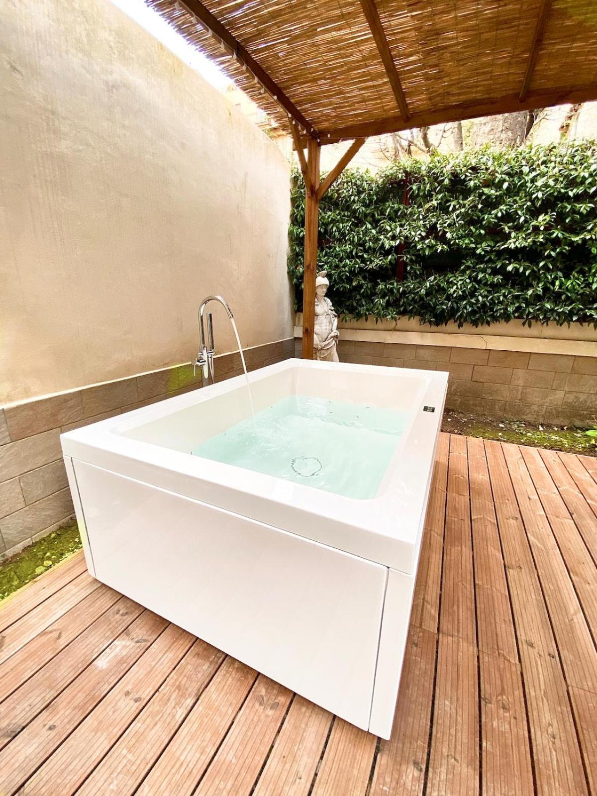 Florart Boutique Apartment, Giardino E Vasca Idro