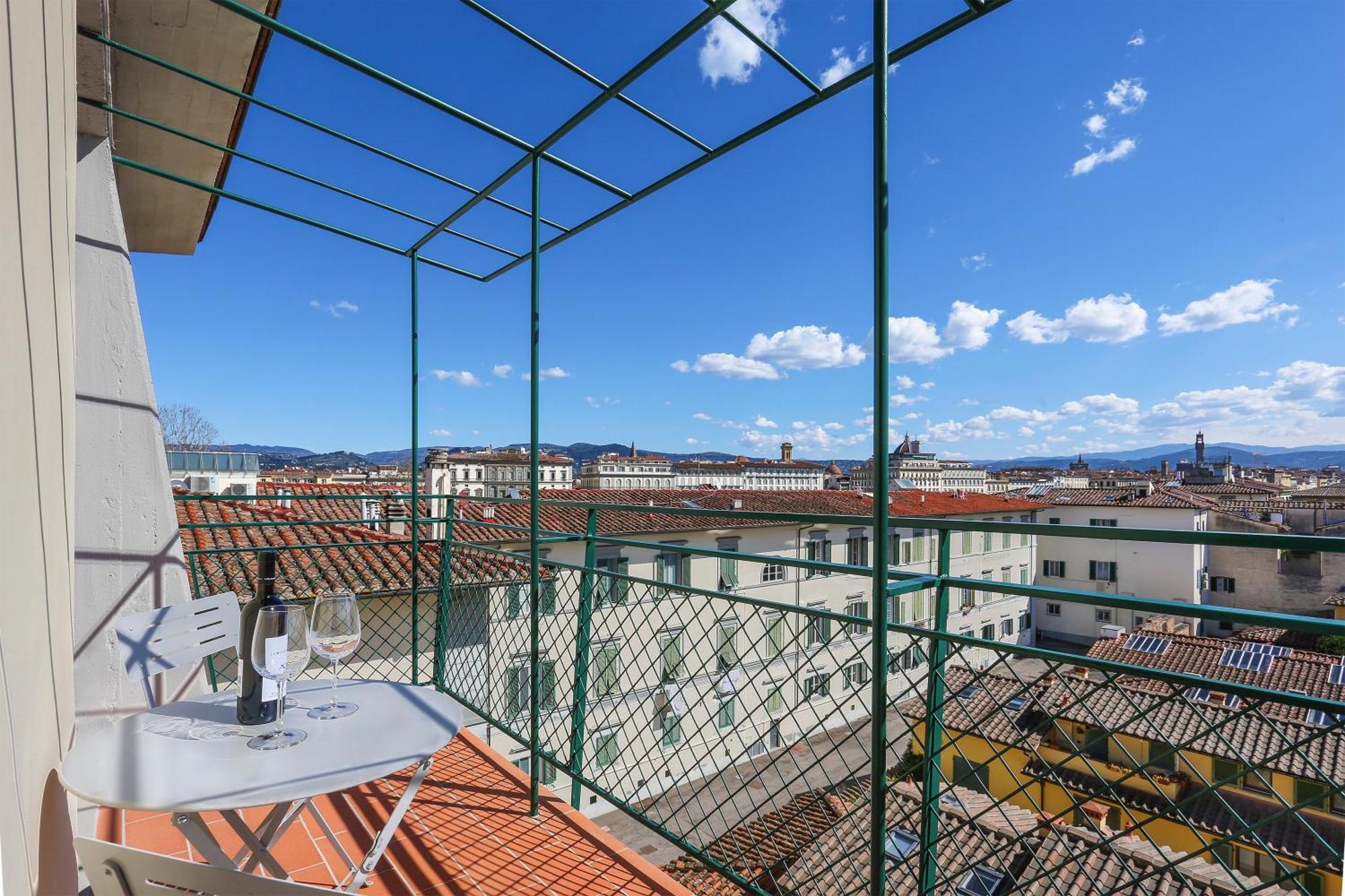 Penthouse With Big Terrace In Oltrarno Lejlighed