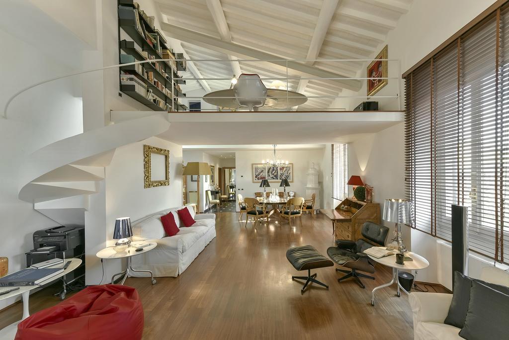 An Amazing In Oltrarno Apartment