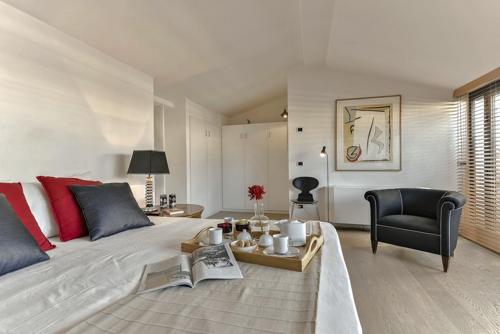 An Amazing In Oltrarno Apartment