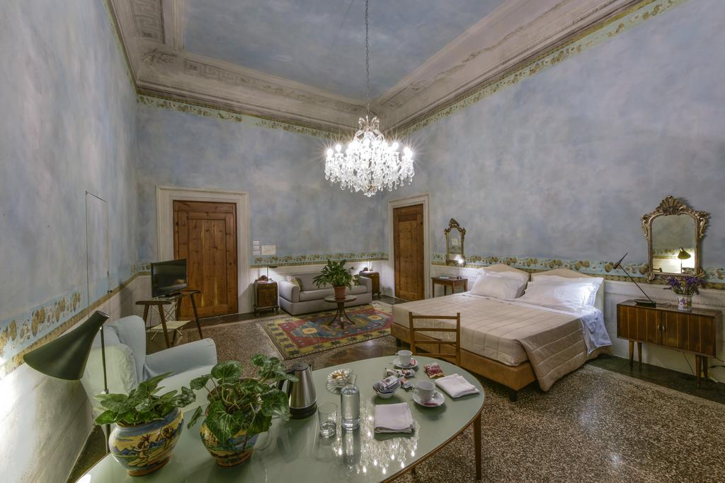 Bed & Breakfast Torre Dei Lari Residenza D'epoca Firenze