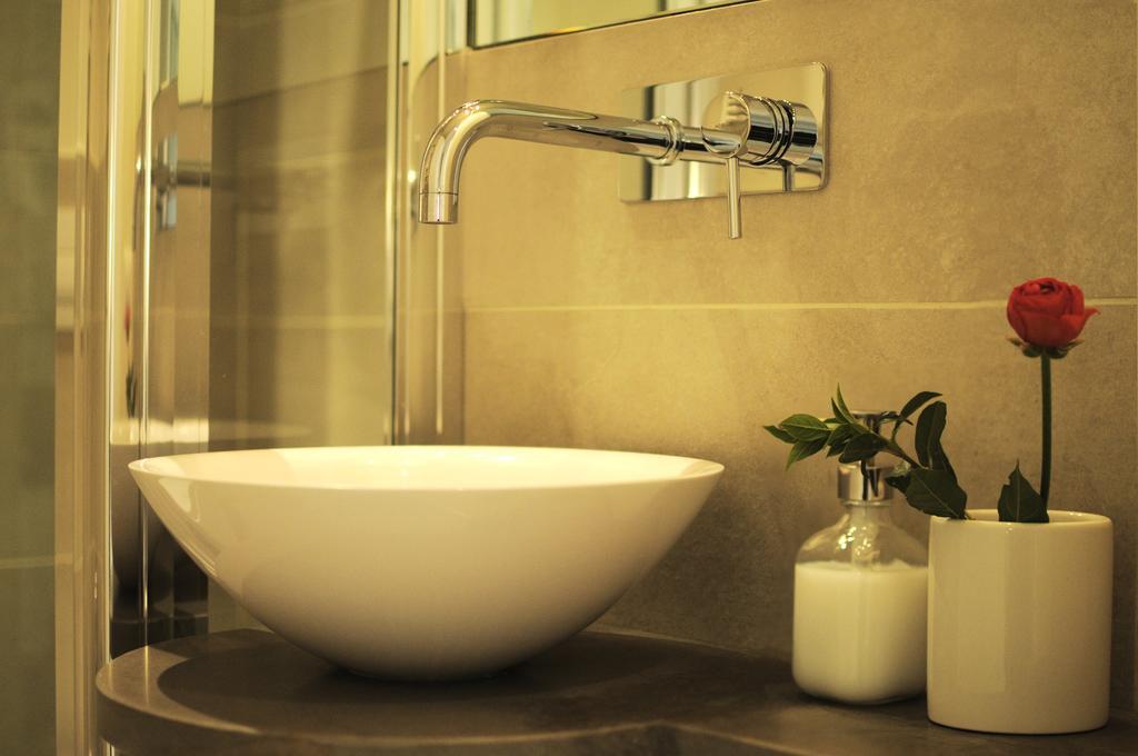 Isola D'arno Bed & Breakfast Firenze