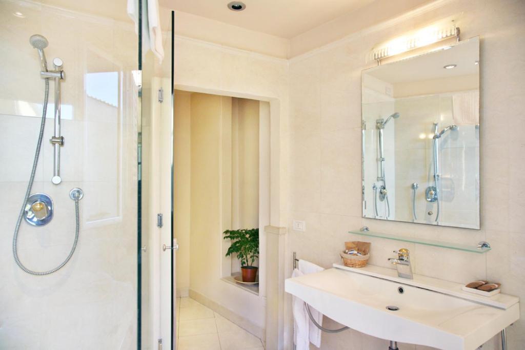 Tornabuoni La Petite Aparthotel 4*