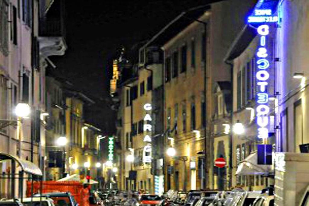 Lucretia House Florence