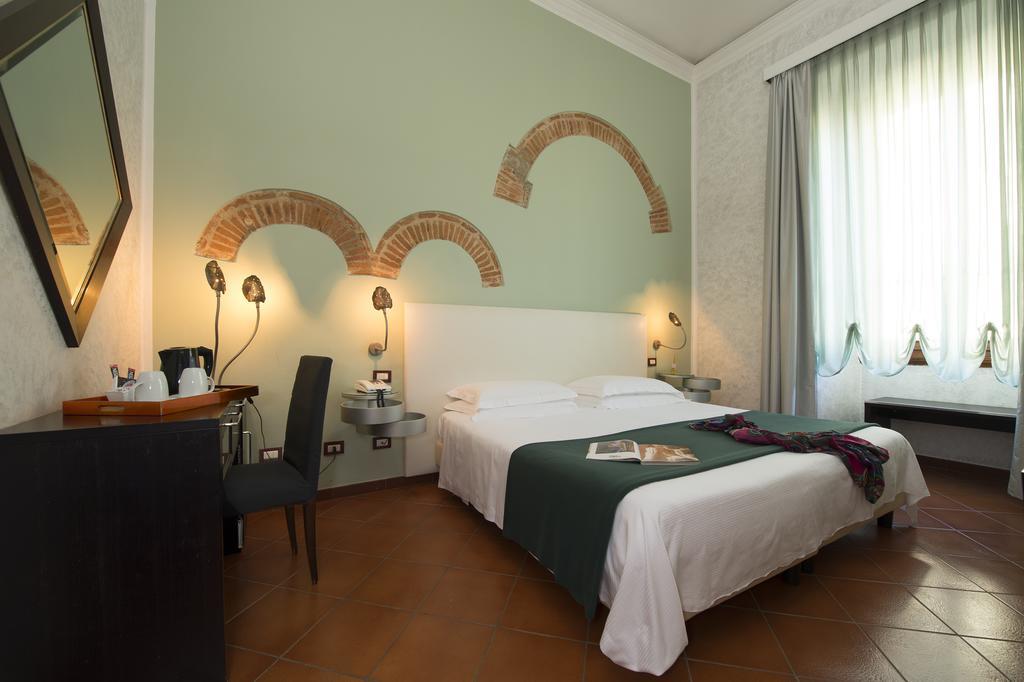 De La Pace, Sure Collection By Western 4*