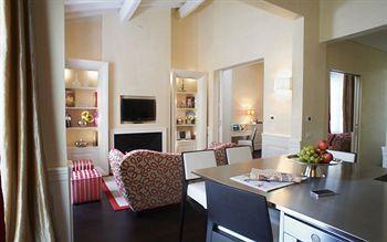 Platinhome Hotel *