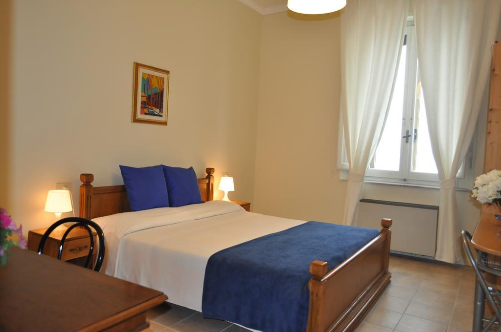 2000 Hotel 2*