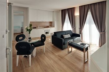 Lhp Hotel