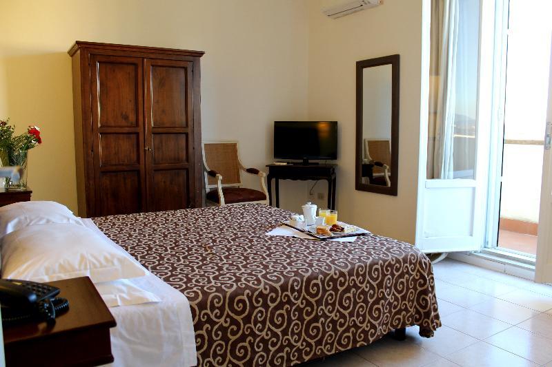 Hotell Alex 3*