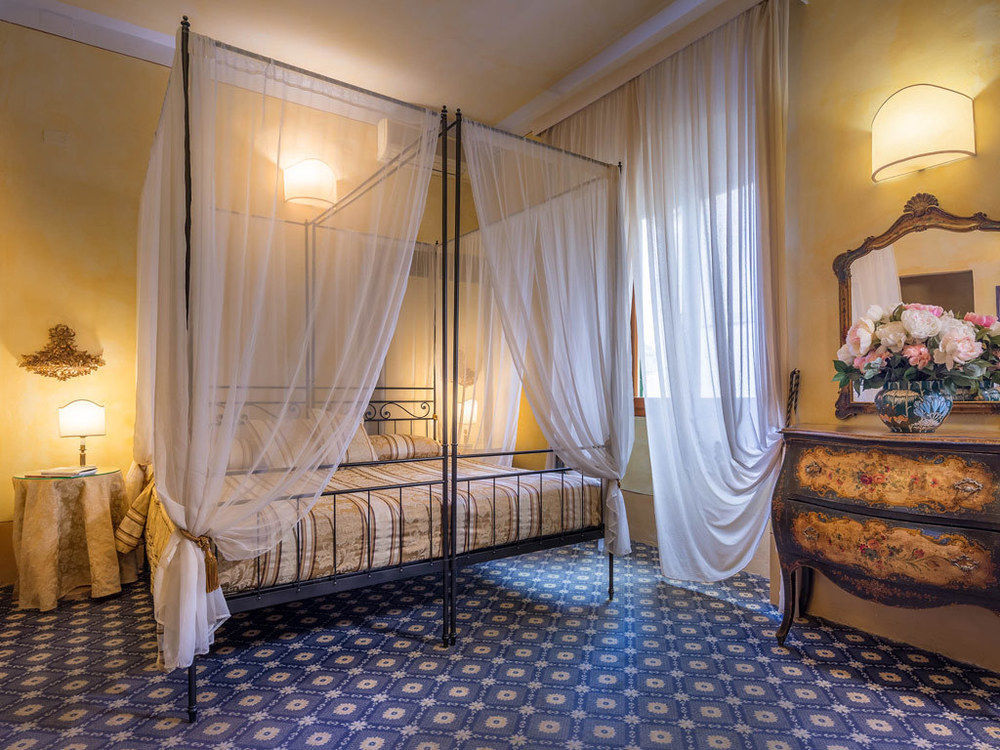 Palazzo Dal Borgo Hotel 4*