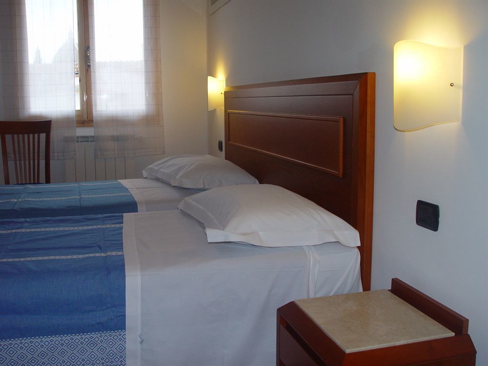 Archi Rossi Hostel Florence