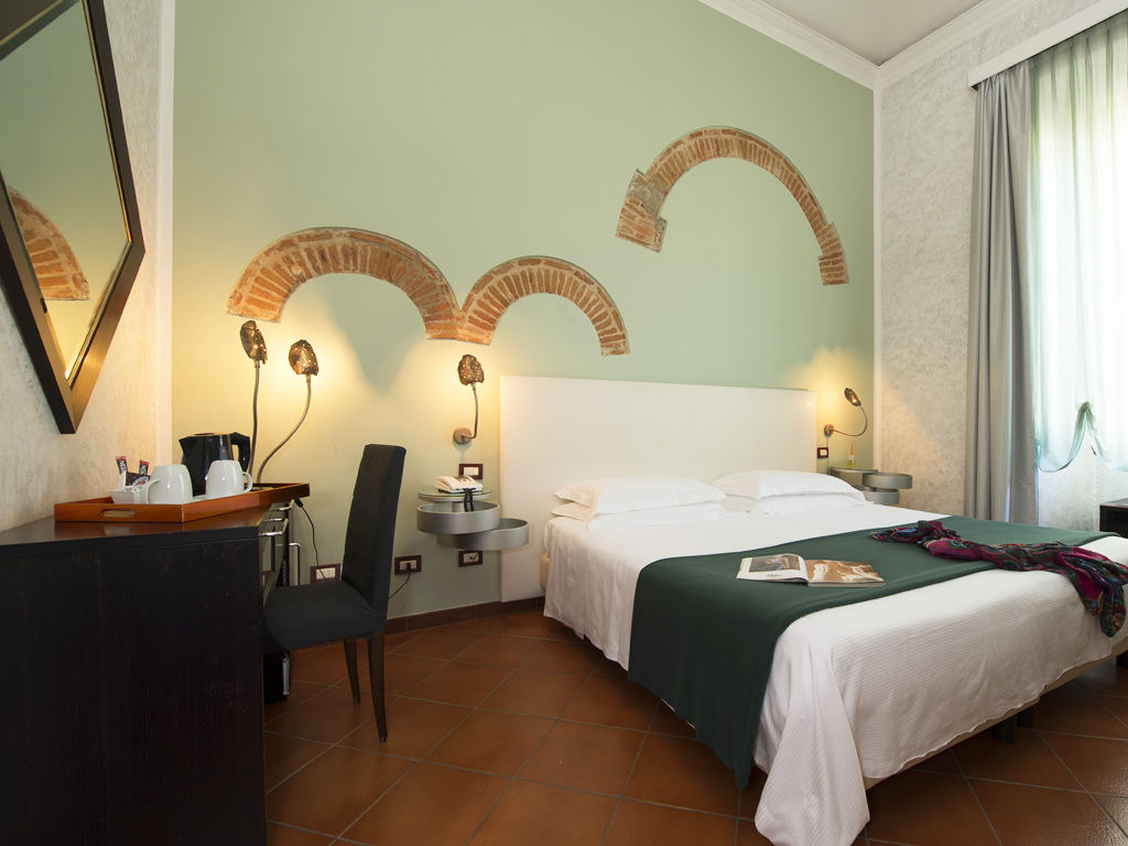 De La Pace, Sure Collection By Western 4*